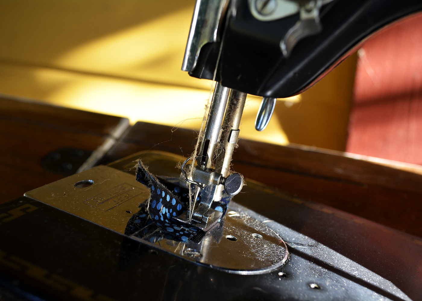 Vintage Pfaff Sewing Table with Machine EBTH